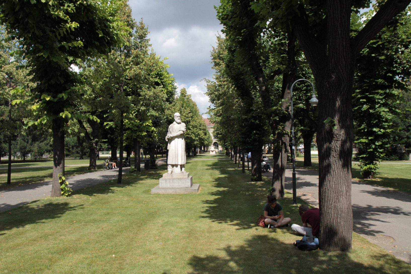 Theodor Billroth's monument, old AKH, Vienna - 01.JPG